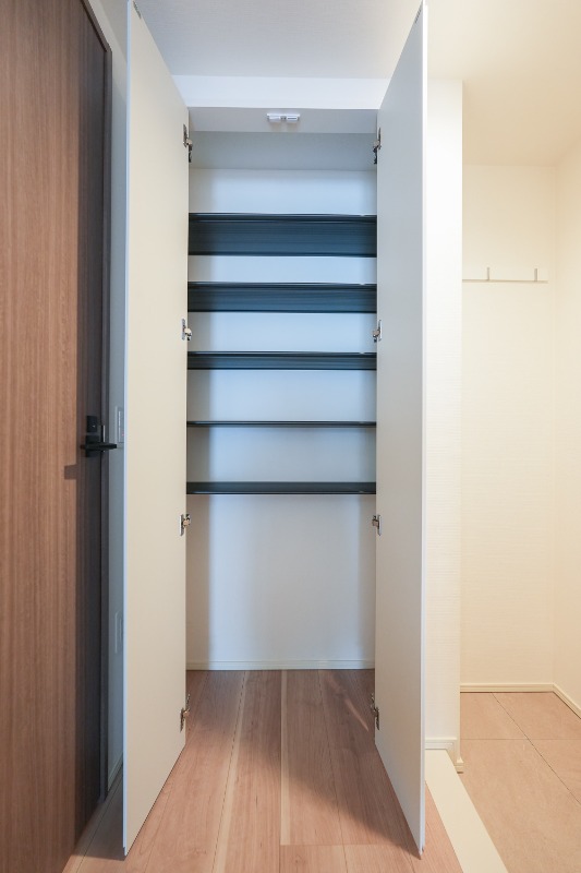 ドゥーエ日暮里Ⅲ4階 収納