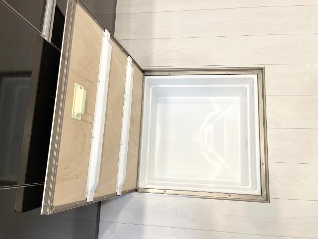 Luminous coat106号室 床下収納