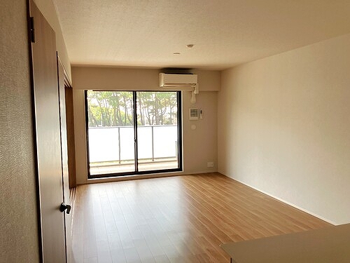 グレーシア湘南平塚海岸 リビングダイニング