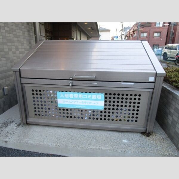 KAZU市川101号室 入居者専用ゴミストッカー