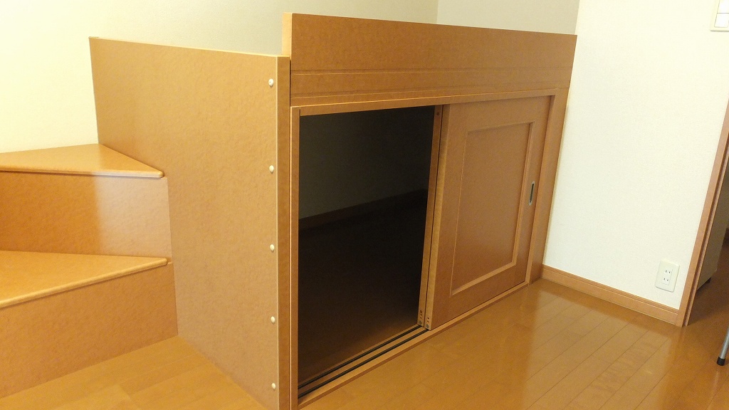 レオパレスパレット壱番館102号室 大型ベット下収納