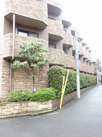 フェニックス芦花公園駅前弐番館107号室 庭