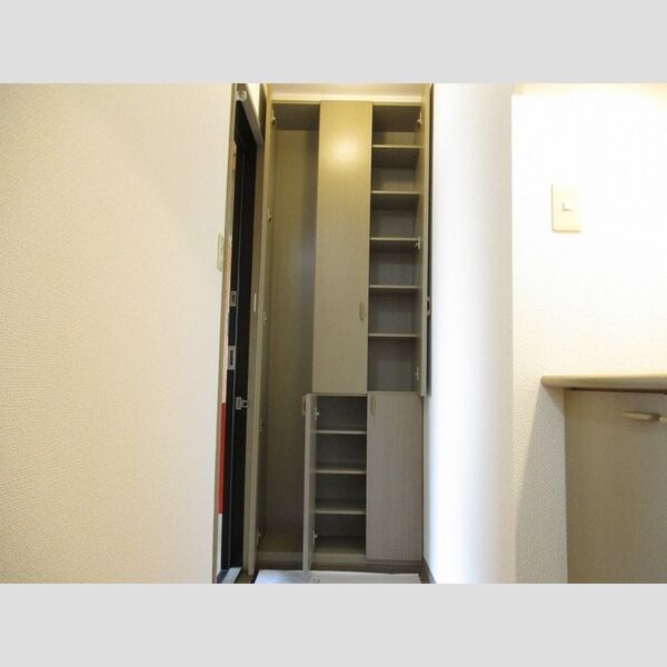 ウエストヒルズ　壱・弐番館 シューズボックス