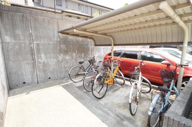 ガーデンハウス101号室 駐輪場