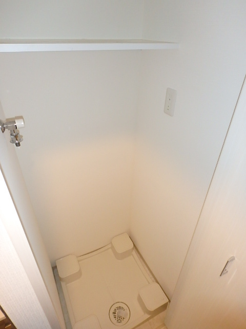 ガーラ横濱関内グランドステージ8階 室内洗濯機置き場