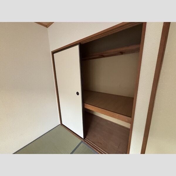 ドルフ東戸塚101号室 収納