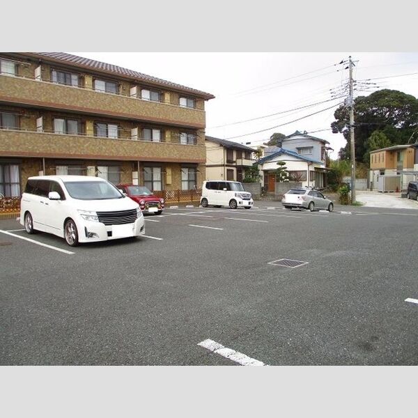 ルヴァン コート　壱番館 駐車場