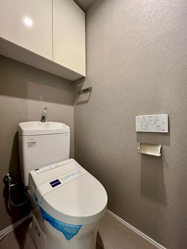 レジディア西麻布8階 トイレ