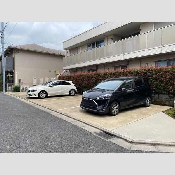 プリマヴェーラ野沢 駐車場