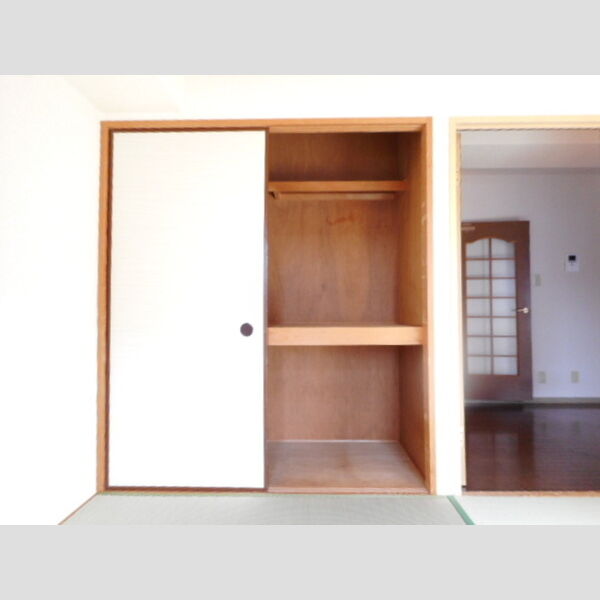 ファミール行徳207号室 押入れ