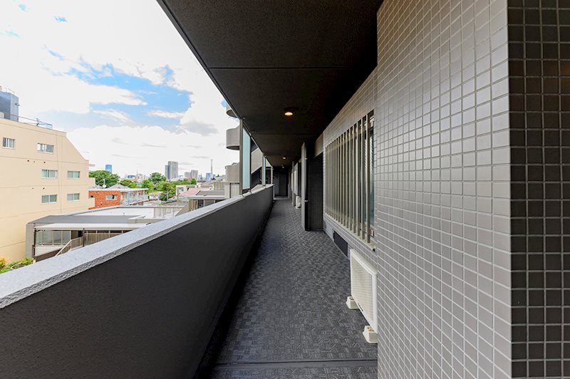 レジディア祐天寺3階 共用廊下