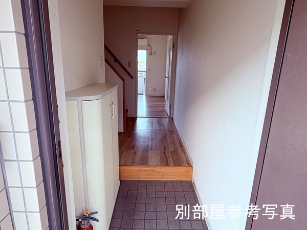 メゾンセレナイト 玄関