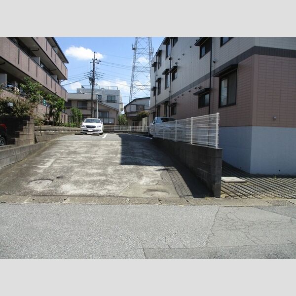 フェニックスA102号室 駐車場