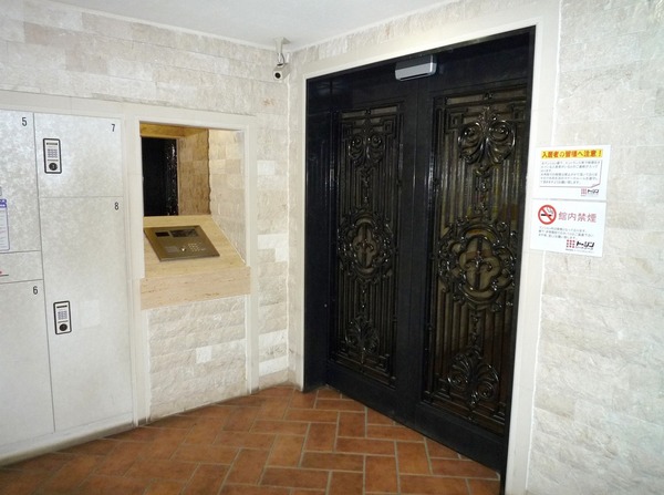 トーシンフェニックス富士見ヶ丘203号室 エントランス