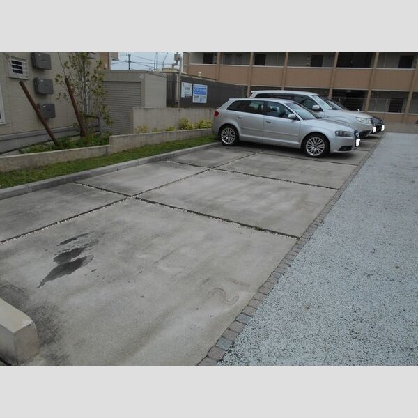 イルソーレ吉川美南　アランチャ 駐車場