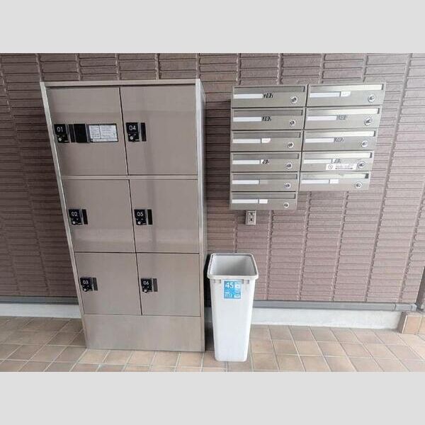 アトリオ トモ　壱番館202号室 ポスト、宅配ボックス