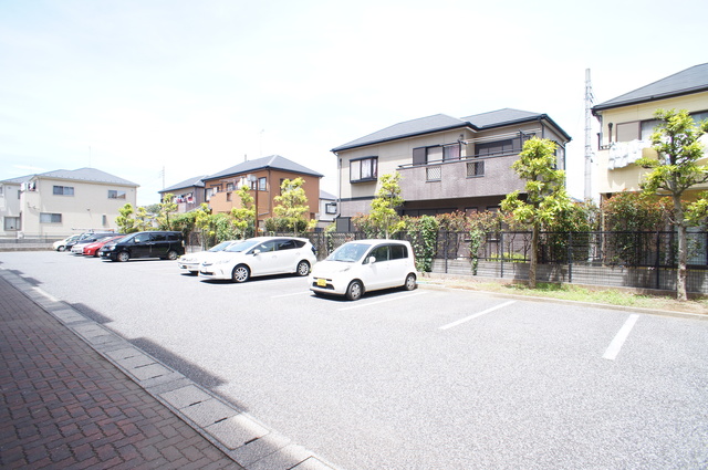 グランドゥール八千代 駐車場