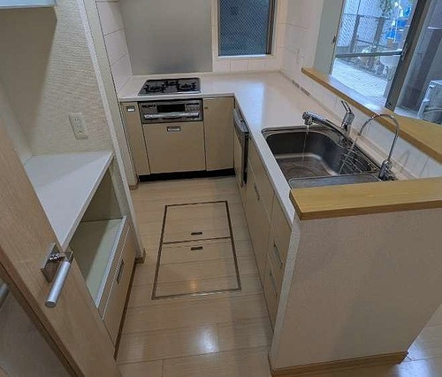 ライオンズシティ中野ファースト L字型カウンターキッチン
