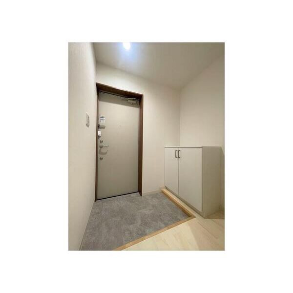 メゾンドフィナンシェ 玄関