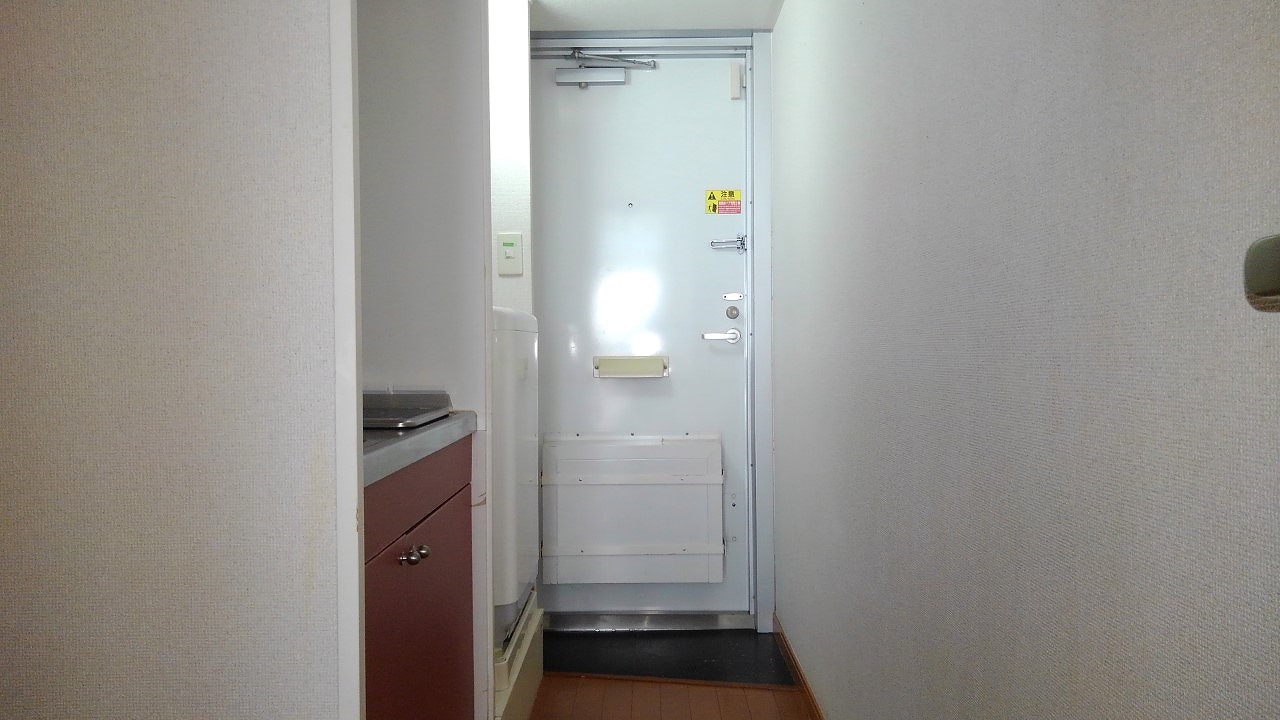 レオパレス彦左衛門 玄関