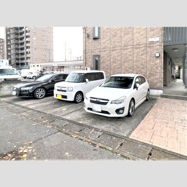 エスポワール茜町 駐車場