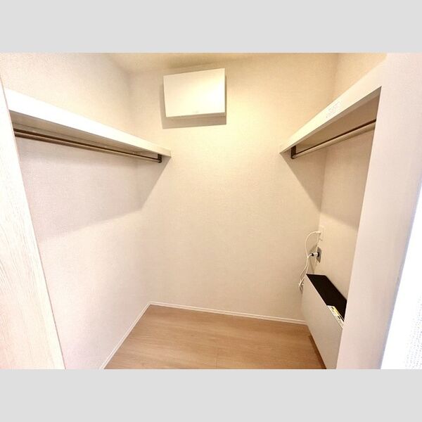 グランテージ海神E101号室 ウォークインクローゼット