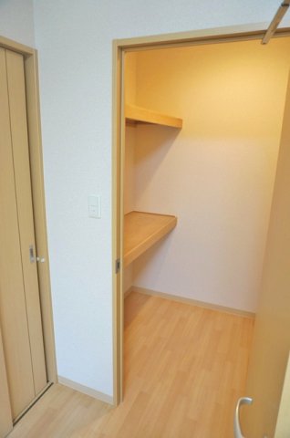 フェヴリエ白百合0105号室 洋室１　※別号室の参考写真です(現況優先・仕様違いの場合あり)