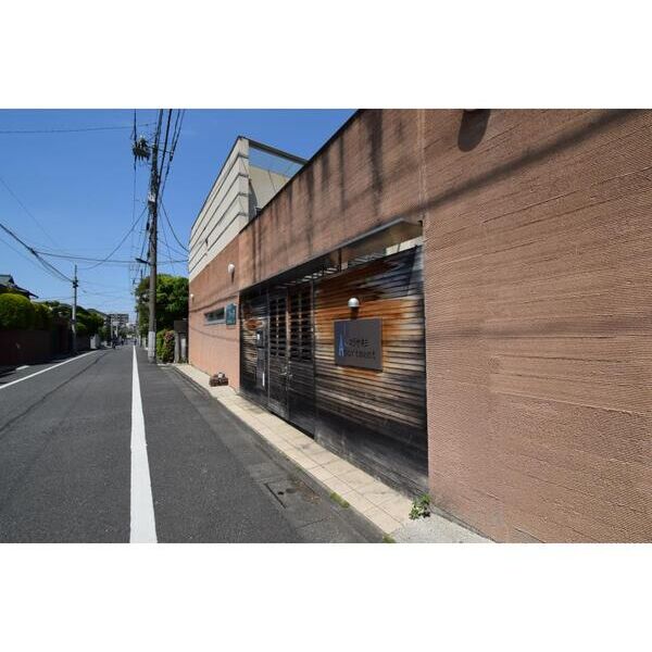 ヒマラヤ杉Apartment エントランス