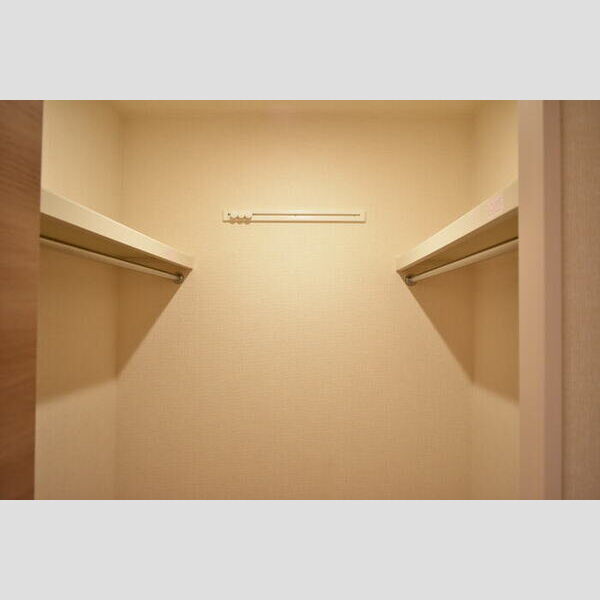 ハーヴェストWEST105号室 クローゼット