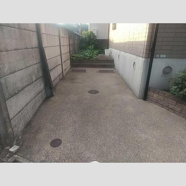 アストラル 駐車場