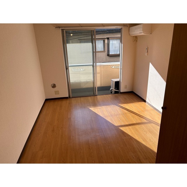 サンライズ浅見 洋室