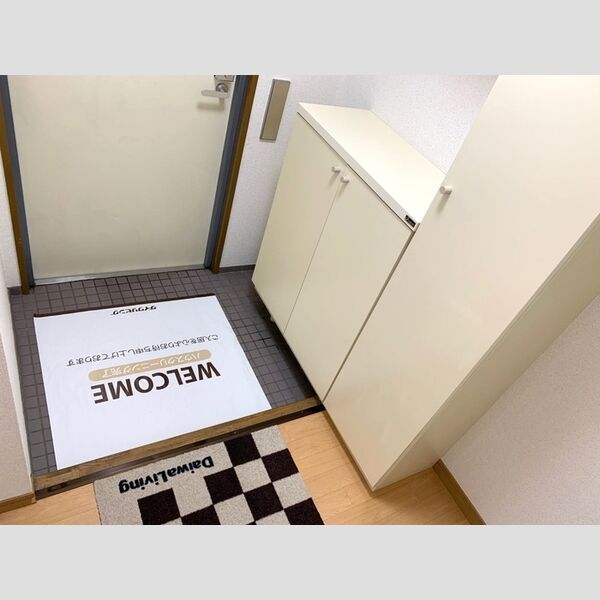シティーフラット服部2B号室 玄関