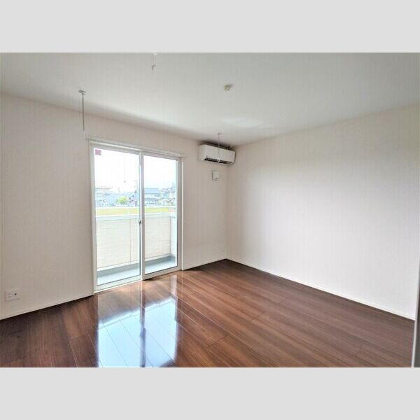 フェリーチェ105号室 洋室7帖(別角度)