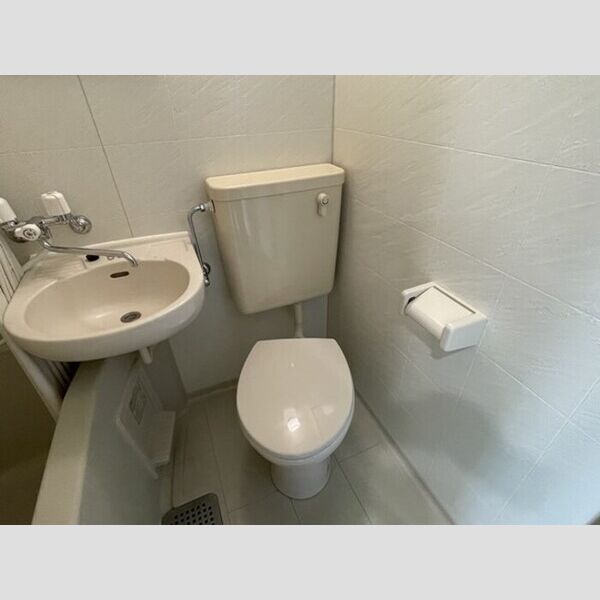 コンフォール小泉205号室 トイレ