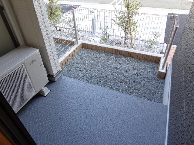 グランドゥール・メイ00102号室 専用庭