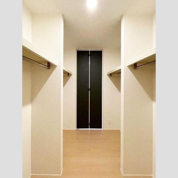 メゾンアイリス ココア ウォークインクローゼット(洋室4.4帖)