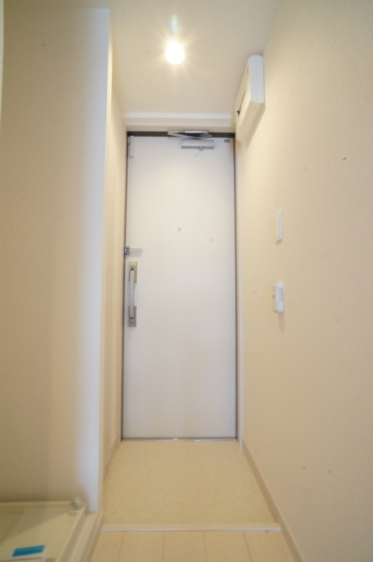 リブリ・アザリア 玄関