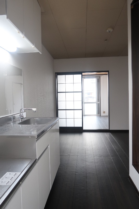 メゾンプラターヌ1階 玄関