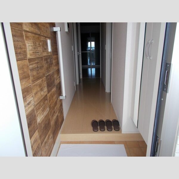 ソレイユB103号室 玄関