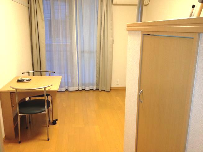 レオパレスプリムロウズ リビング