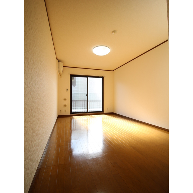 アンプルール フェール リリエンハイムⅡ302号室 リビング