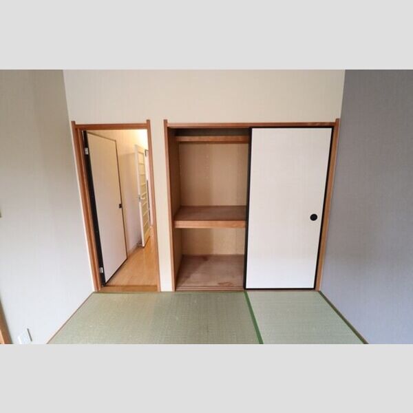 リバティヒル　A102号室 押入れ