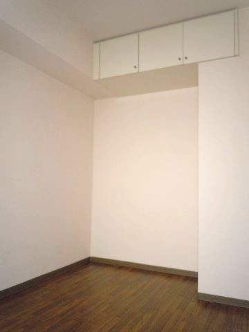 引地台ハイツ0102号室 洋室２　※別号室の参考写真です(現況優先・仕様違いの場合あり)