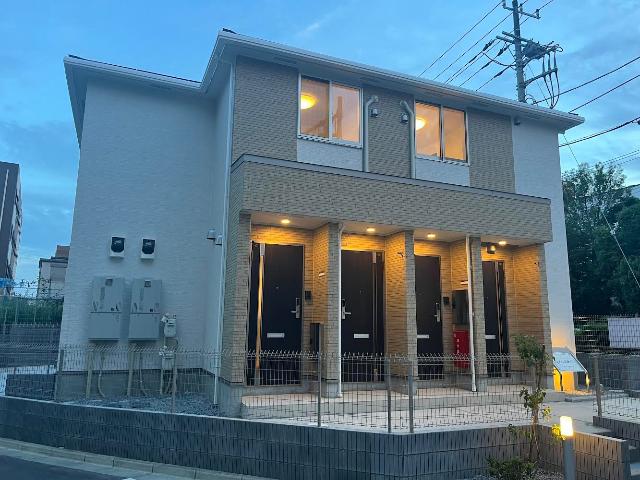 アイリス新鎌ヶ谷 外観写真（夜）