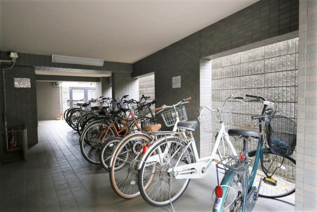 ルーブル芦花公園2階 駐輪場