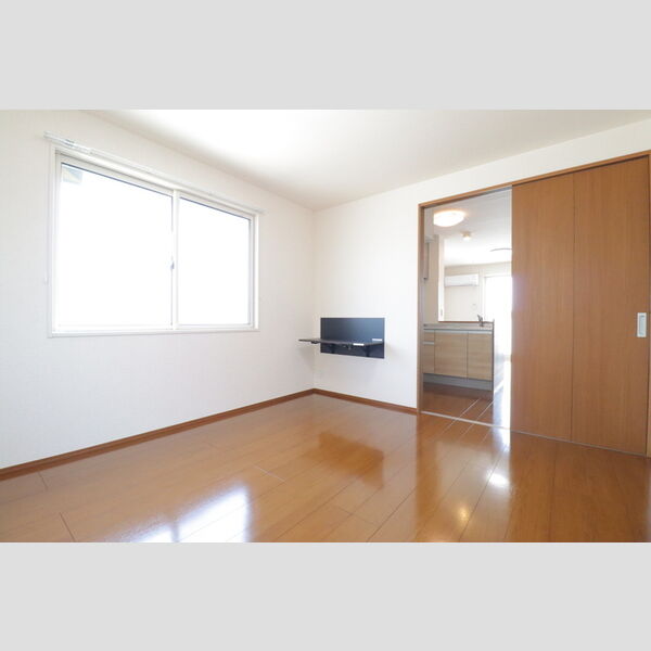 Bricks Lake Town 洋室・キッチン