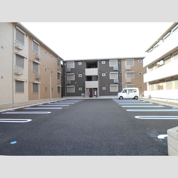 ロイジェントパークス草加手代　C103号室 駐車場