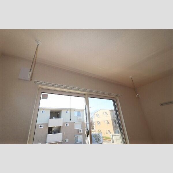 バリスサイト　F202号室 室内物干し