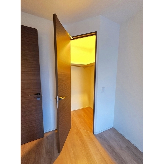 ザ・パークハウス横浜新子安ガーデン126号室 洋室③WIC　2026年4月撮影