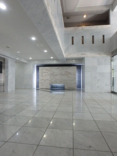 グランド・ガーラ横濱万世町3階 大理石調のエントランス☆